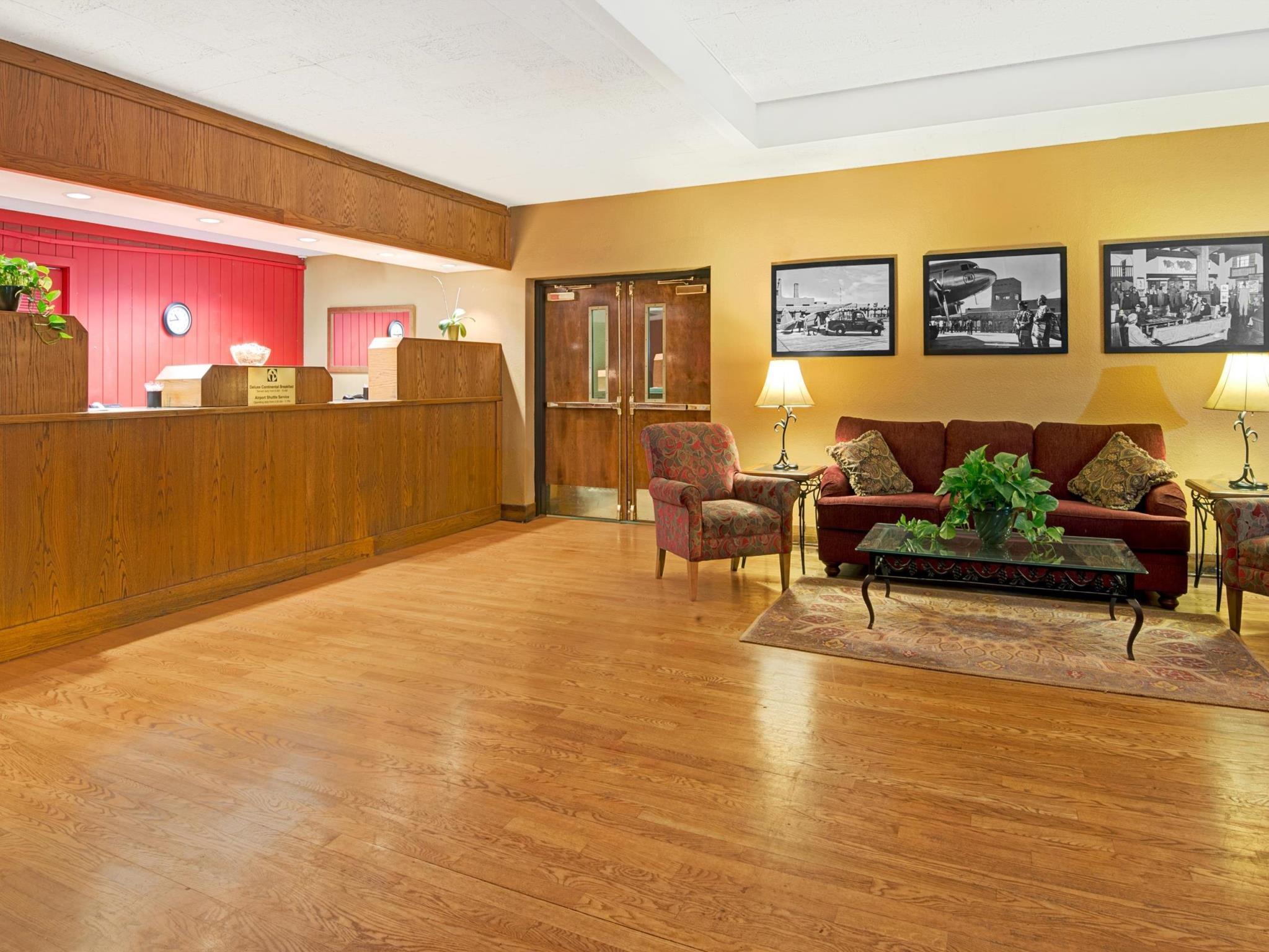 Hotel Ramada By Wyndham Albuquerque Airport Extérieur photo