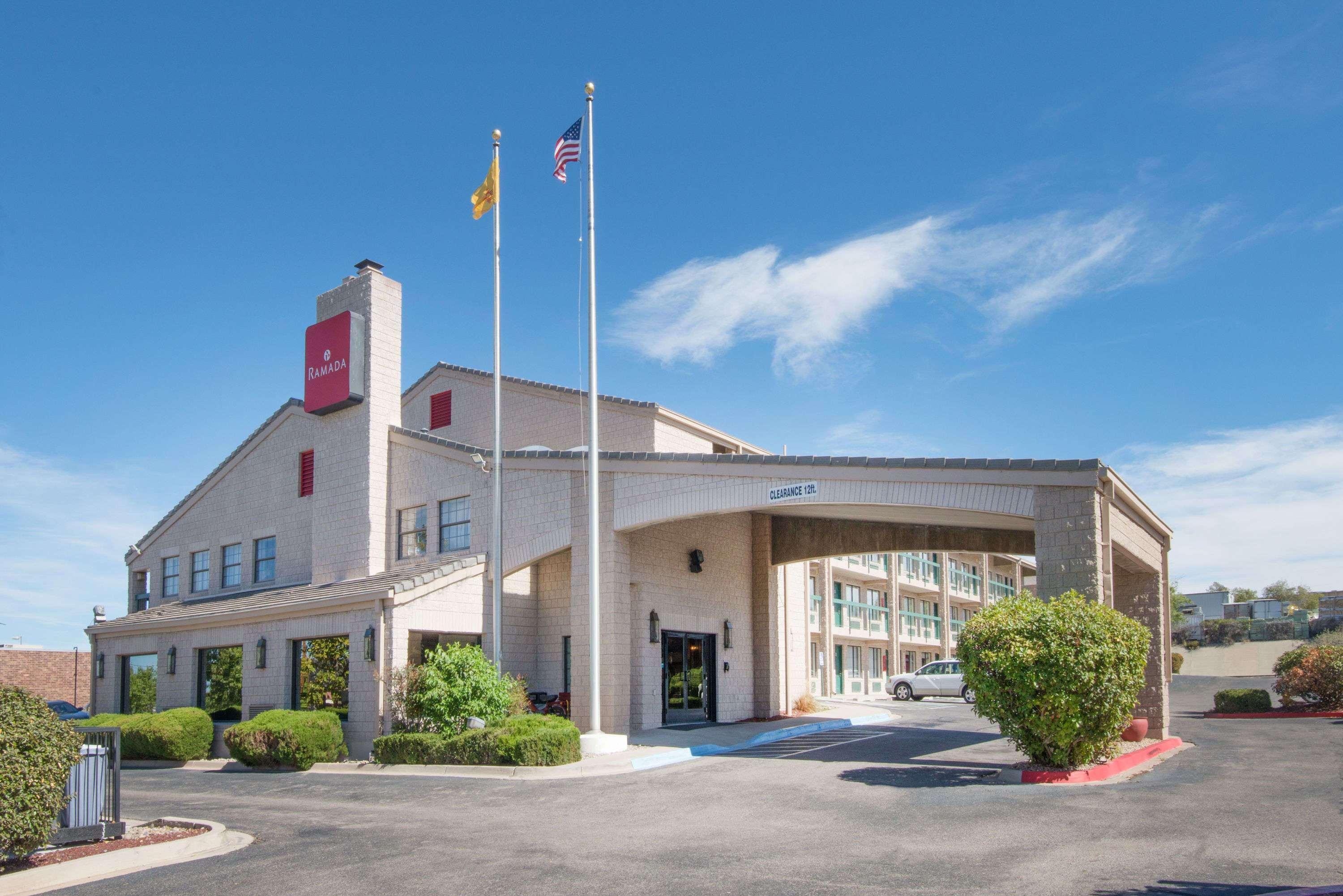 Hotel Ramada By Wyndham Albuquerque Airport Extérieur photo