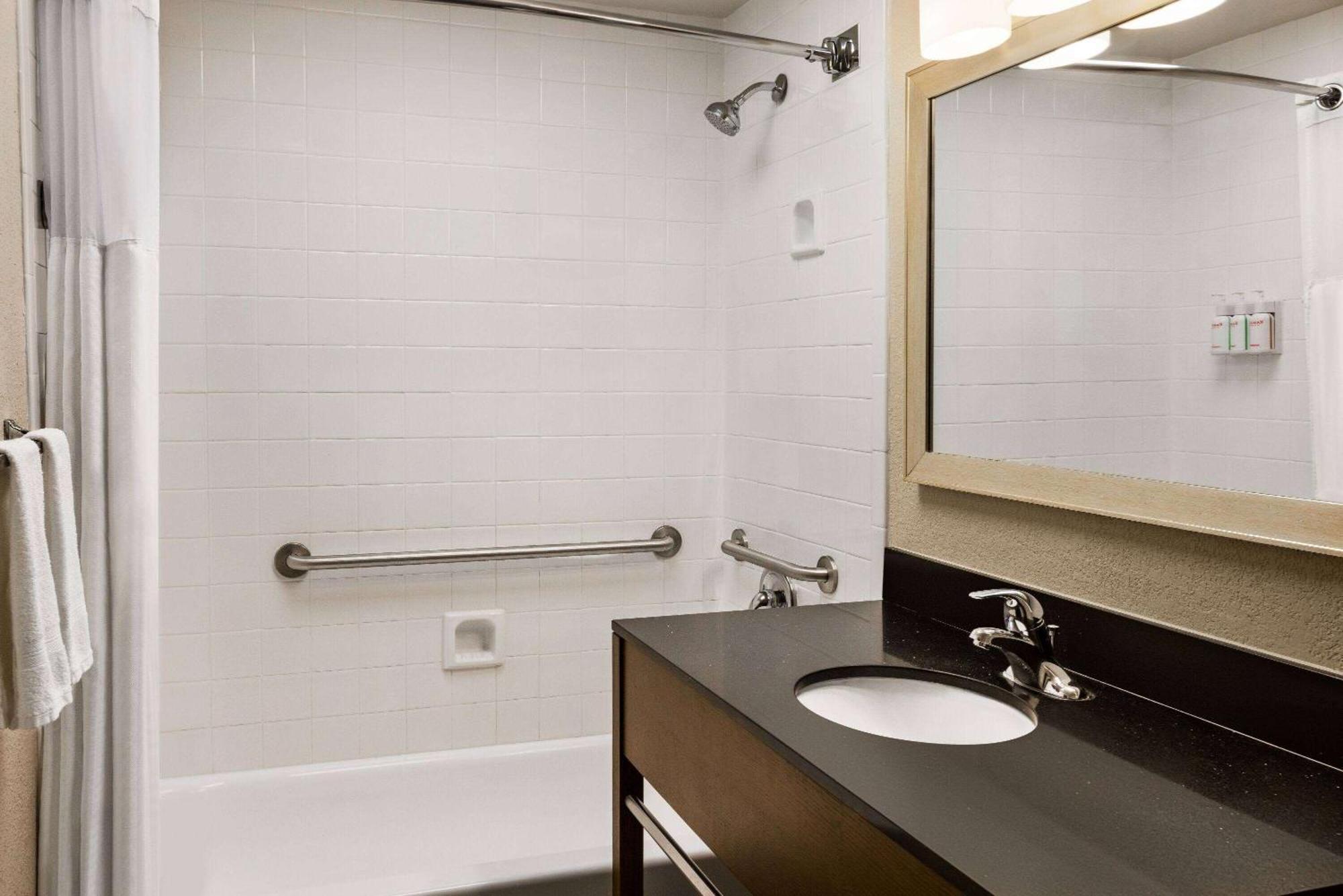 Hotel Ramada By Wyndham Albuquerque Airport Extérieur photo