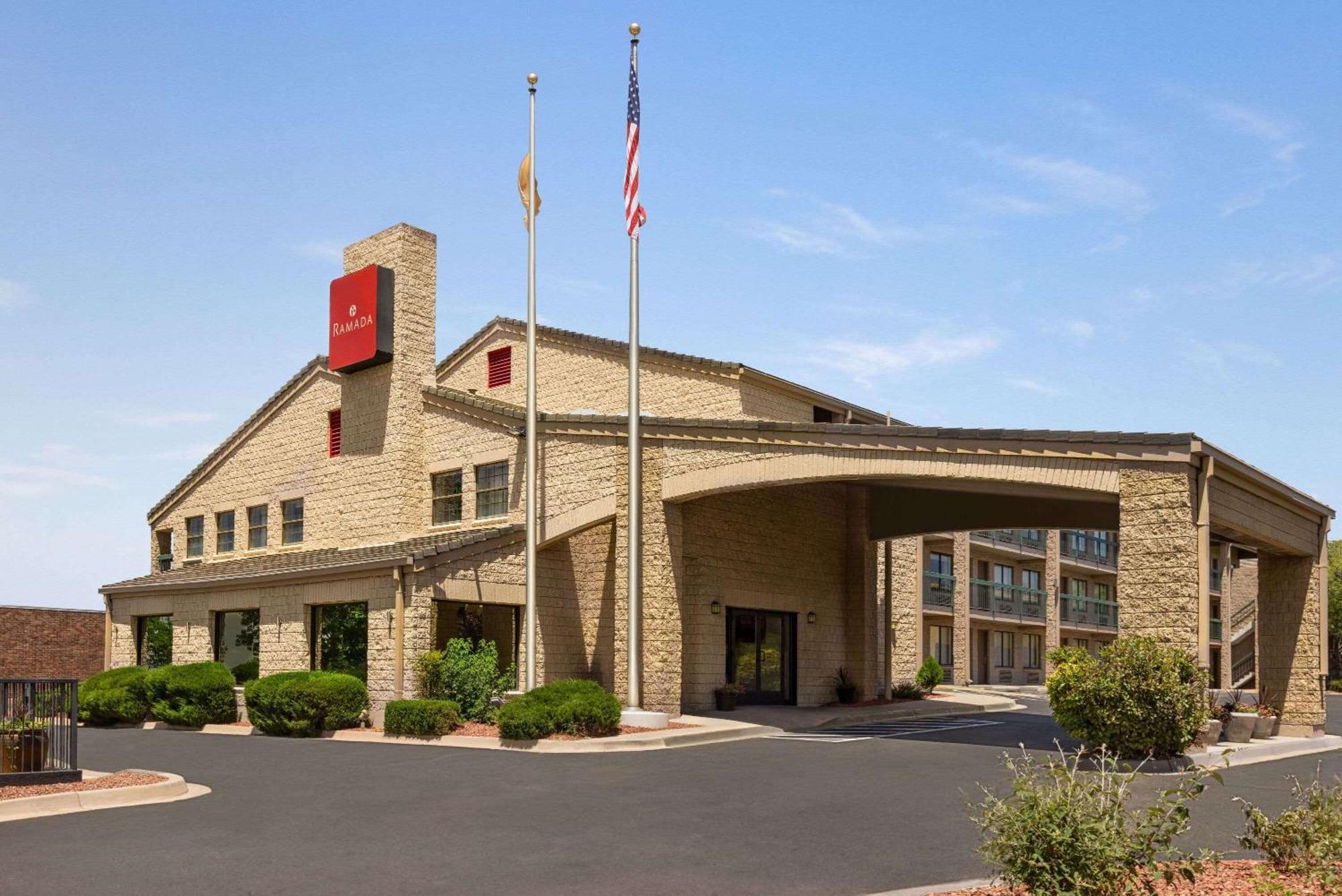 Hotel Ramada By Wyndham Albuquerque Airport Extérieur photo