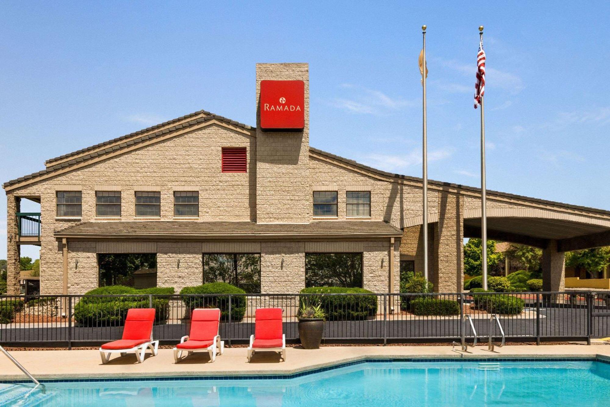 Hotel Ramada By Wyndham Albuquerque Airport Extérieur photo