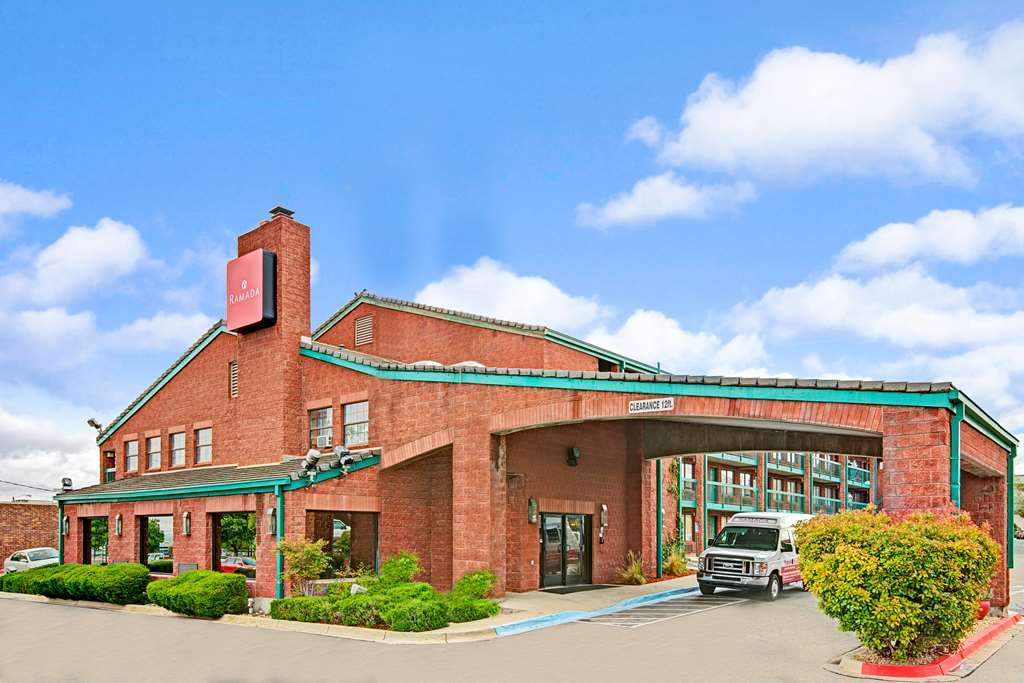 Hotel Ramada By Wyndham Albuquerque Airport Extérieur photo