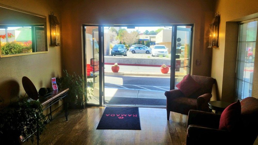 Hotel Ramada By Wyndham Albuquerque Airport Extérieur photo